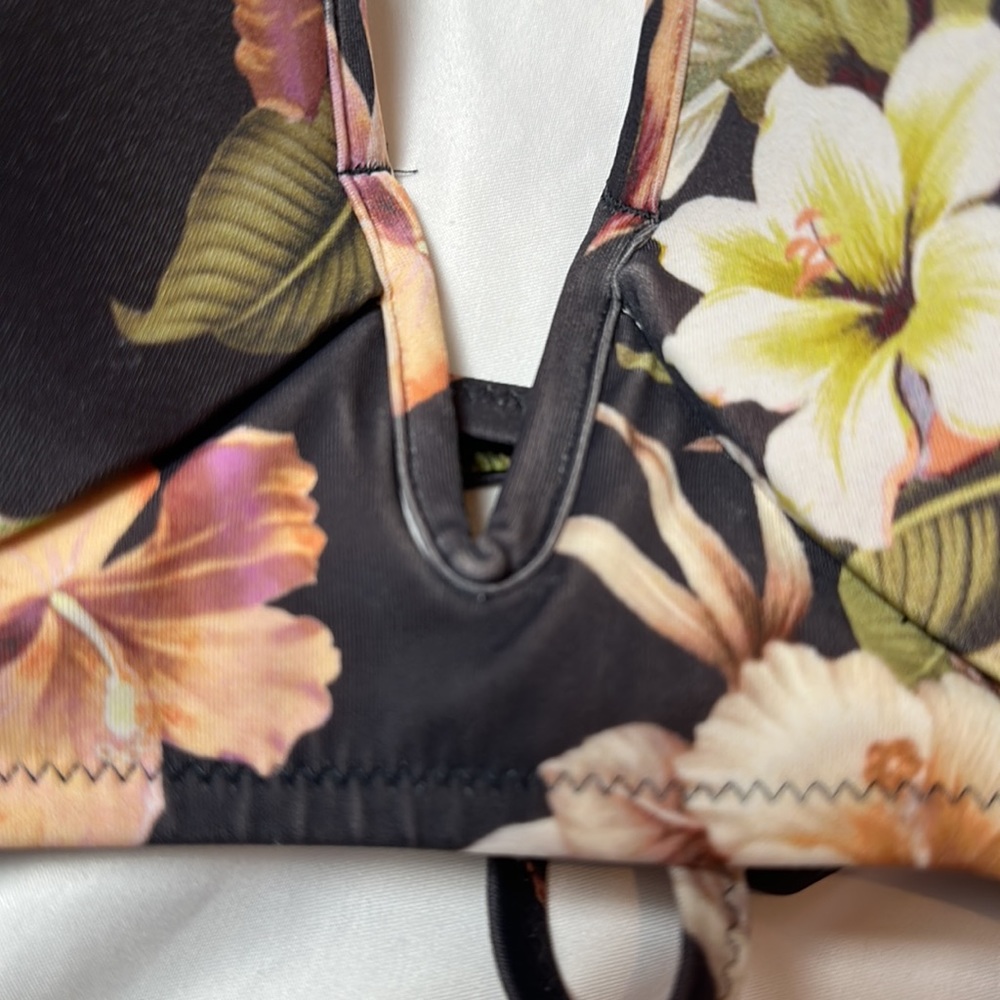 crossback gray and blush toned floral bikini top, lightly padded underwire bust - Picture 6 of 7